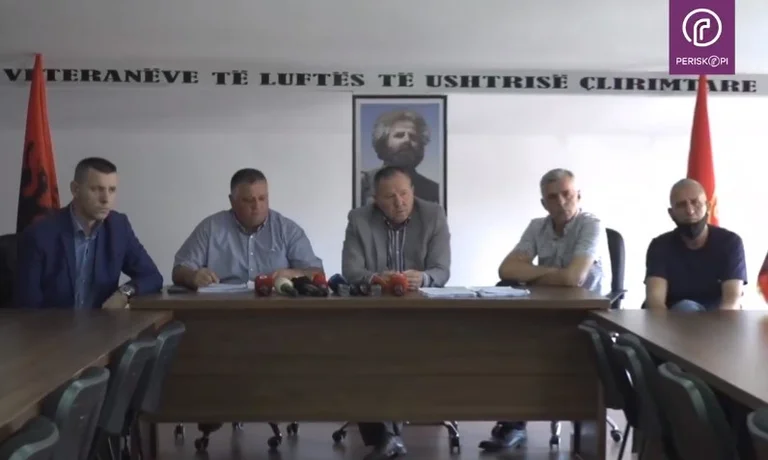The veterans were at a meeting with German KFOR when new files were sent: They photographed him.
