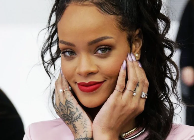 Esta temporada: ¡Deja el estilo mínimo por un tiempo y aprende de Rihanna!