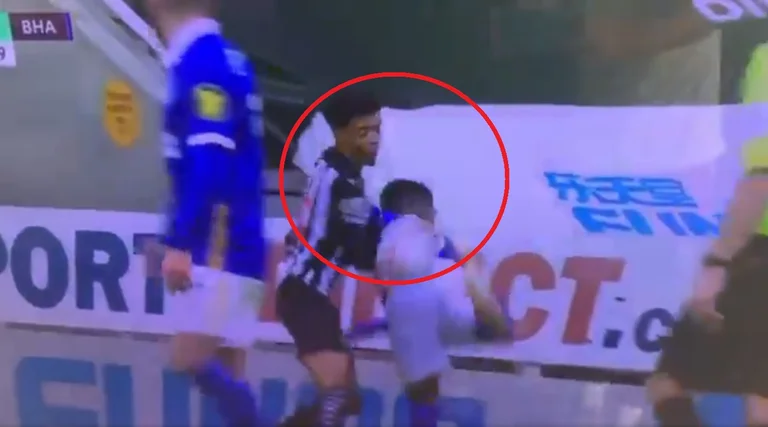 L'intervento dell'orrore durante il Premierliga match è quello che è successo.