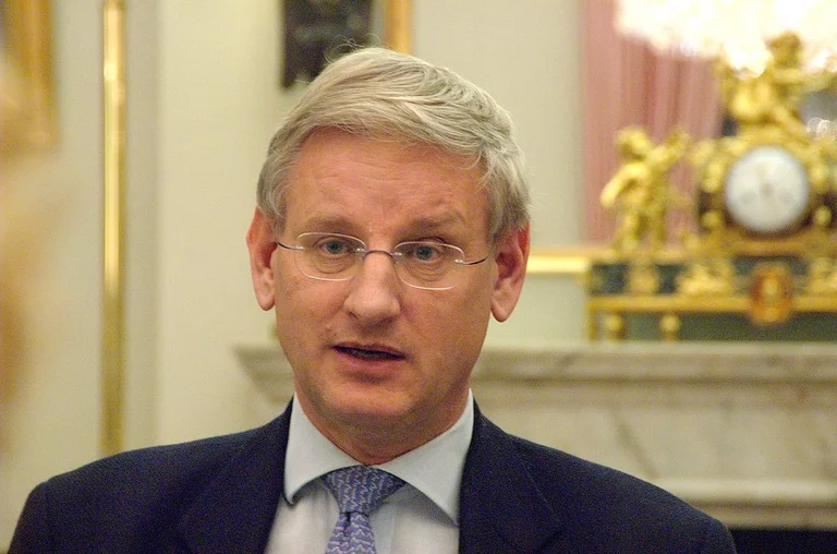 Bildt: La Serbie doit reconnaître le Kosovo