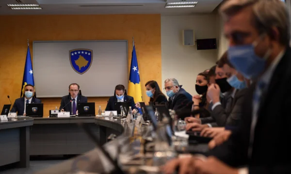 Government allocates 2 000 to 733 euros to delegates in the 1990 legislature