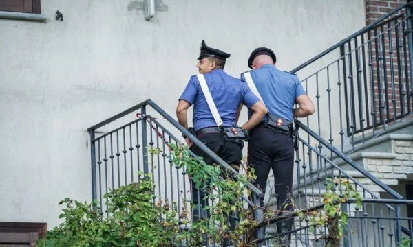 Il padre in Italia fa una nota di Facebook prima di uccidere suo figlio e se stesso