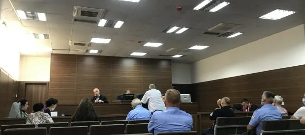 Il padre di Donkatta Pajasij prima che la Corte dica delle lettere di sua figlia prima di essere ucciso