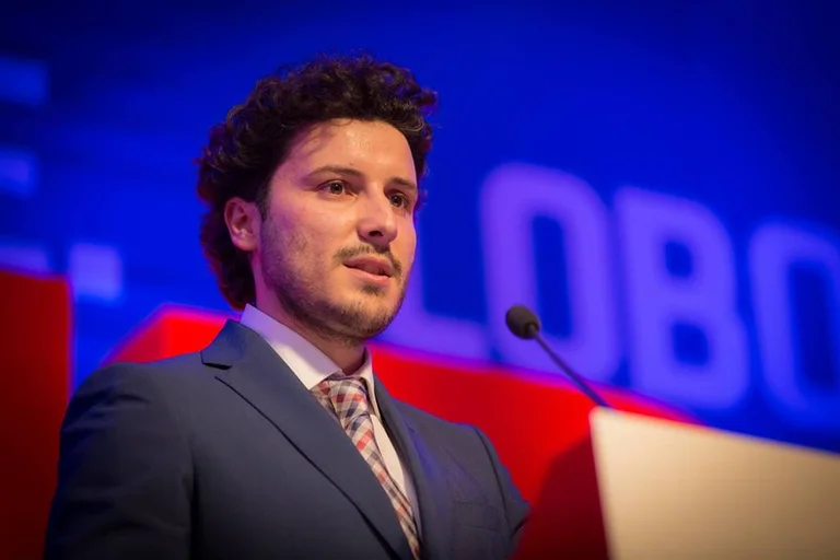 Dritan Abazoviq: Ulqinit nuk i nevojitet përmendore e Skënderbeut, nëna dhe babai i tij kanë qenë serbë