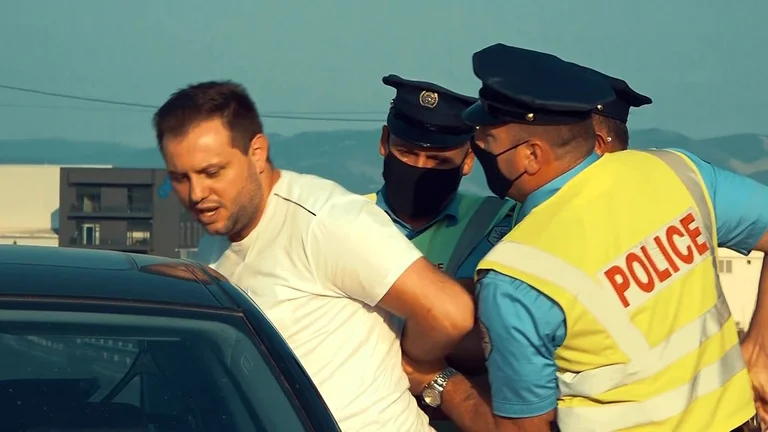 Kosovo-Host verhaftet nach dem Versuch, geheime Polizeikamera zu machen