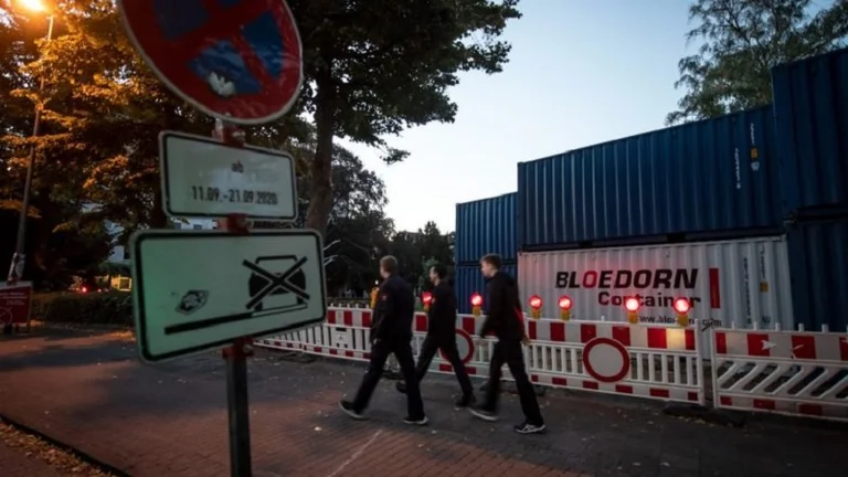 Five unbroken bombs since World War II evacuate 16,000 people to this city