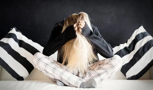 Si mund të ndikojë në gjendjen shpirtërore qëndrimi brenda?