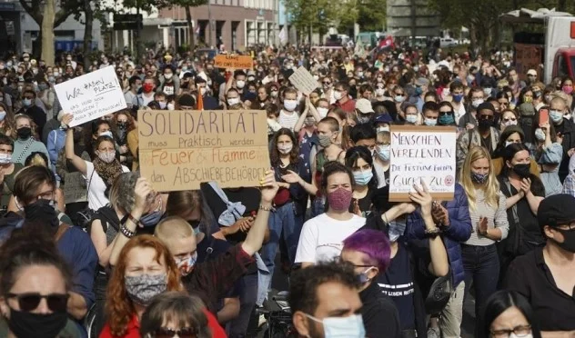 Gjermani: Mijëra demonstrues në mbështetje të migrantëve në Greqi