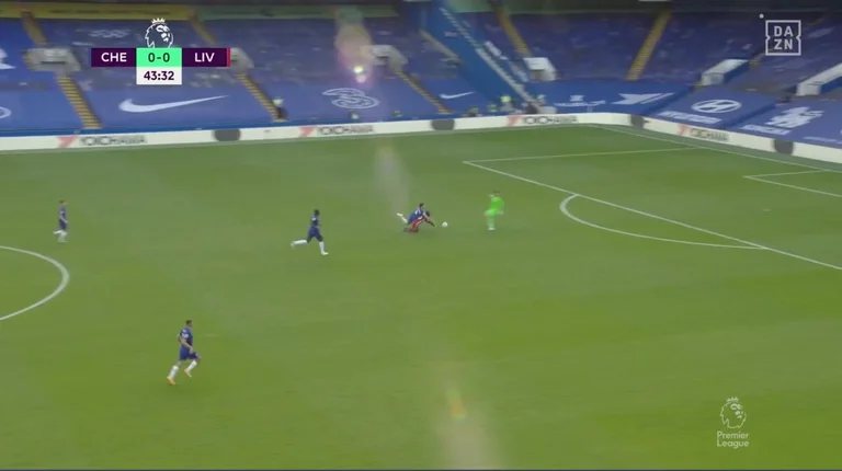 Chelsea me një lojtar më pak e pëson kundër Liverpoolit, Mane shkund Kepan