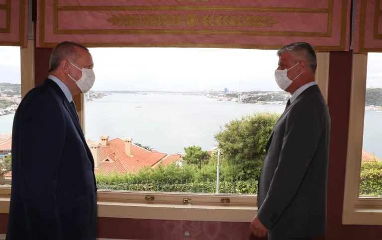 Thaçi paralajmëron fuqizim të partneritetit me Turqinë