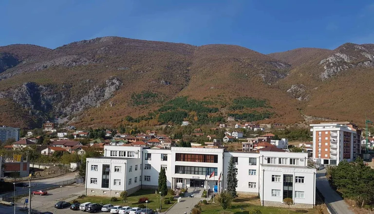 Istog/ I mituri shkrep me armë aksidentalisht në drejtim të shokut të tij të mitur