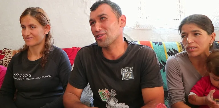 Një burrë me dy gra e shtatë fëmijë: Jetojmë të lumtur së bashku