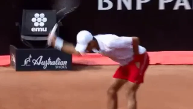 Goditi arbitrin me top: Djokovic shpërthen sërish gjatë lojës, ja çfarë bëri këtë herë
