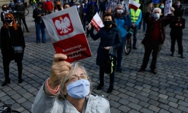 Polonia shënon rekord të rasteve ditore të koronavirusit