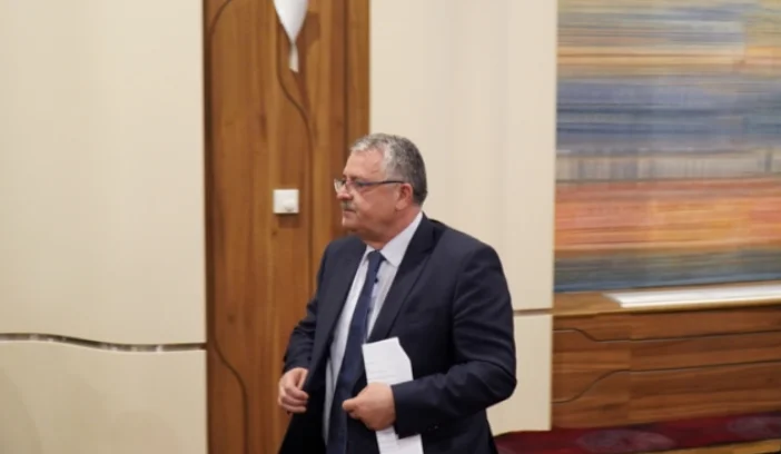 Agim ​Veliu – deputetëve të VV’së: Rruani mjekrrat