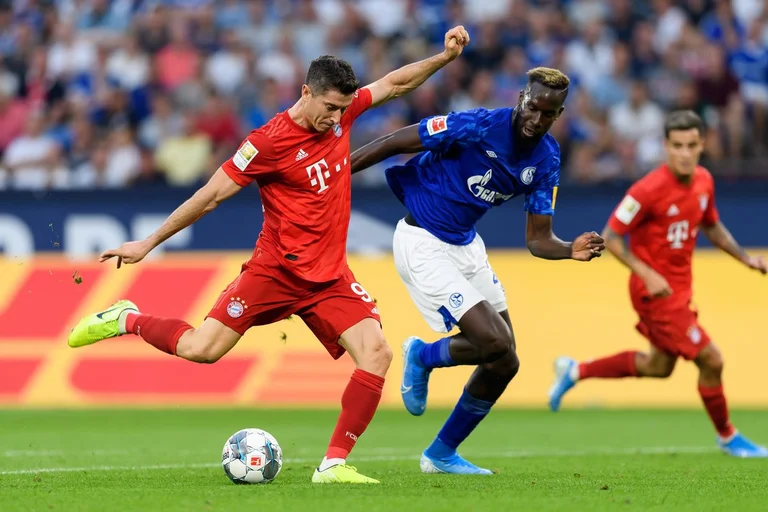 Nis sezoni në Bundesligë: Formacionet zyrtare, Bayern – Schalke