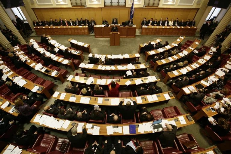 Dramë në Kroaci: Arrestohen biznesmenë e politikanë, tre deputetëve u hiqet imuniteti