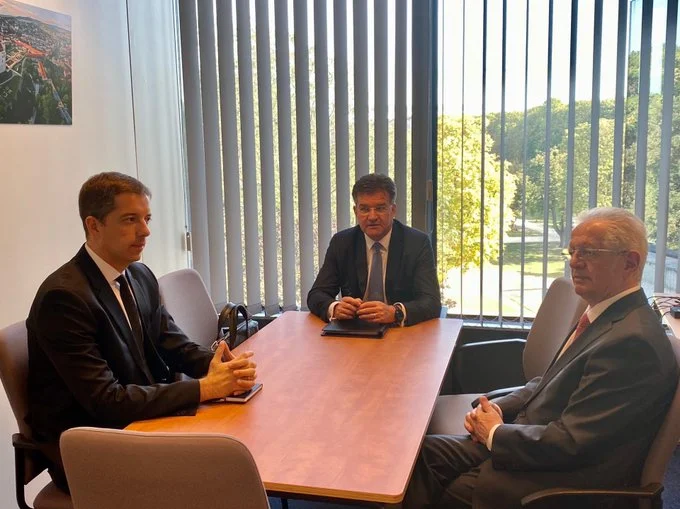 Lajçak thotë se në Bruksel u diskutua për pretendime pronësie e financiare