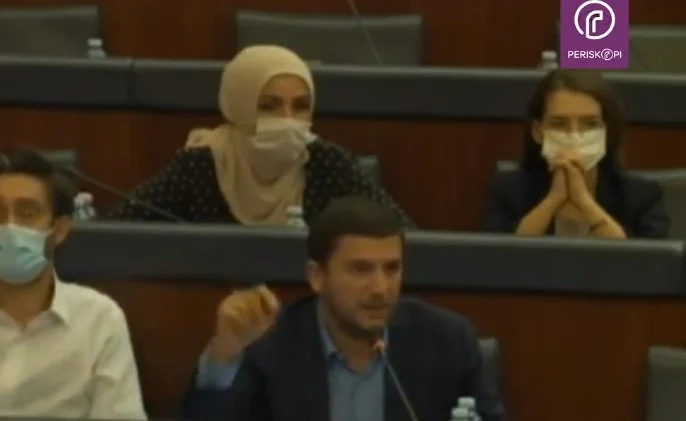 Krasniqi: Takimi në Washington ishte historik veç për Hotin, jo për Kosovën, unë s’po di me gjetë diçka historike