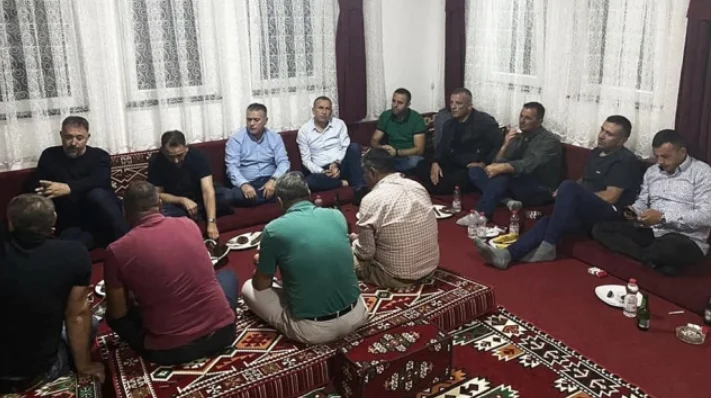 ​Lushtaku mbledh një pjesë të bashkëluftëtarëve, kujtojnë kohët që sollën lirinë