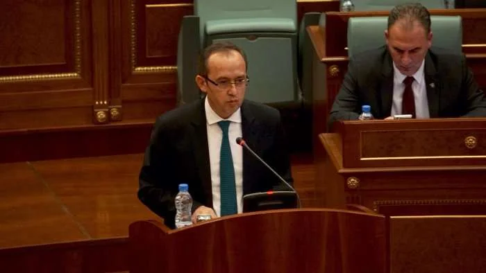 Hoti: Nuk kam frikë të ulem në tavolinën e dialogut, dhe s’do të shpikë aryse për ta bërë këtë