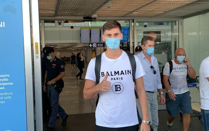 Kumbulla arrin në Romë, gati për të firmosur kontratën