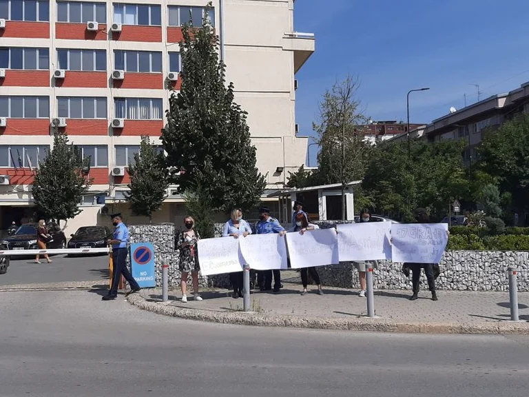 Edhe sa gra duhet të vriten që institucionet e drejtësisë t’i hapin sytë”