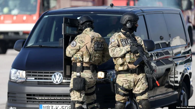 Arrestohen nëntë serbë të Bosnjës nën akuzat për krime të luftës