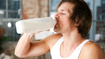 Perché dovresti consumare il latte prima di dormire?