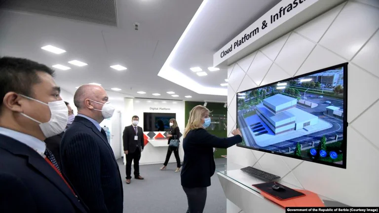 Serbia zgjeron bashkëpunimin me Huawein pavarësisht marrëveshjes së Uashingtonit