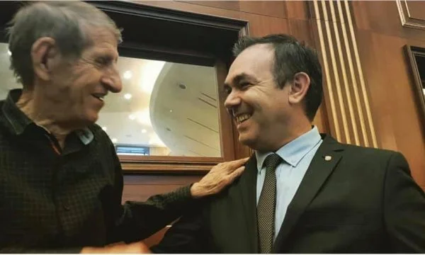 Rexhep Selimi për Adem Mikullovcin: Perdja nuk do të bie kurrë për ty