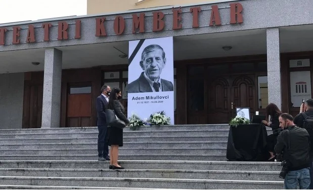 ​Bashkëpunëtorët të pikëlluar me vdekjen e Mikullovcit: Kosova humbi një artist të madh