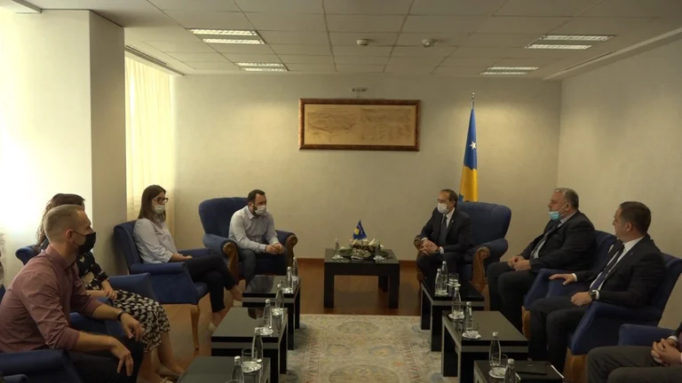 Hoti pret në takim Artur Mrasorin, policin që u plagos rëndë në aksionin e Zhurit