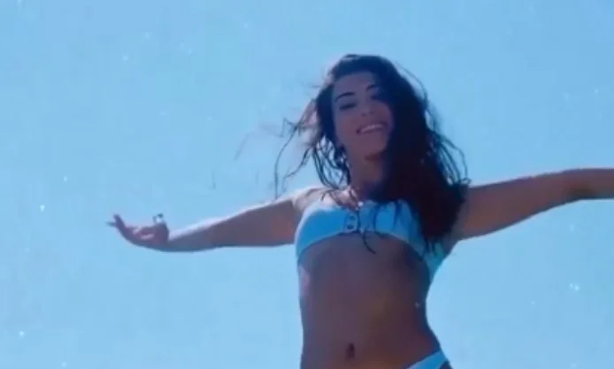 Melinda Ademi nuk e ka ndërmend të ndalet, pozon me bikini nga jahti luksoz