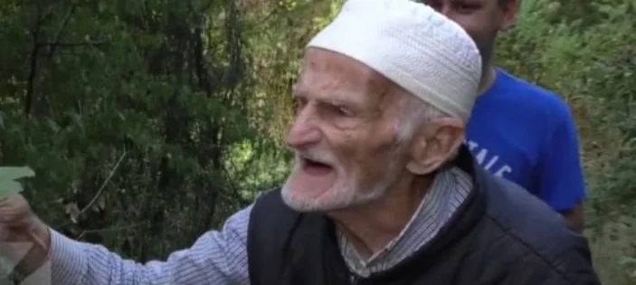 108 vjeçari shqiptar vazhdon të punojë për të mbajtur shtëpinë: Puna nuk i bën dëm askujt
