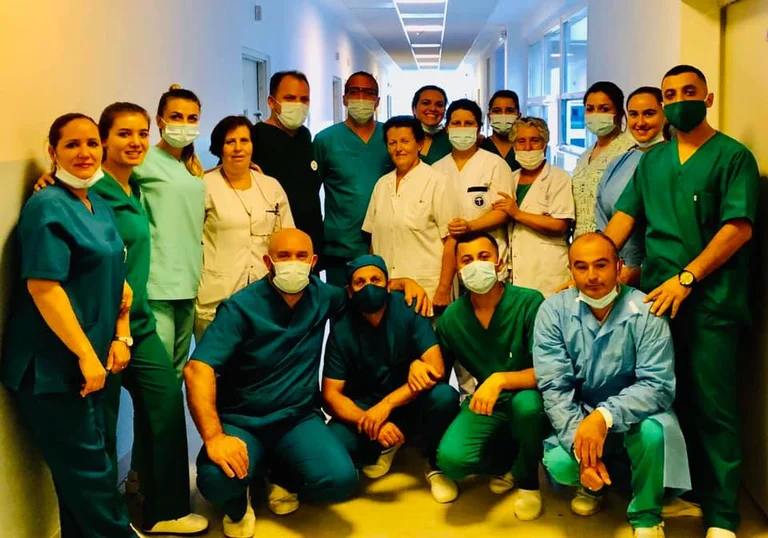 Party at the Infectious Clinic: Colleagues surprise the nurse for her birthday
