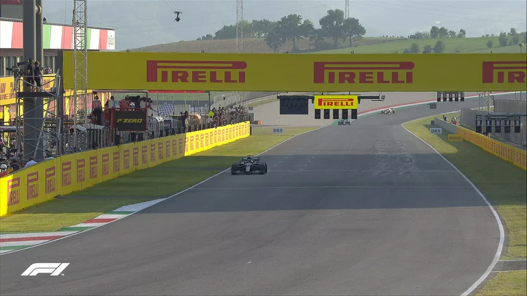 Hamilton triomphe de la folie de Mugello : Trois fois la course stoppée, huit pilotes écrasés
