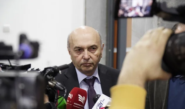 Isa Mustafa për mocionin e VV-së: Atyre iu kanë mbetur letrat në duar