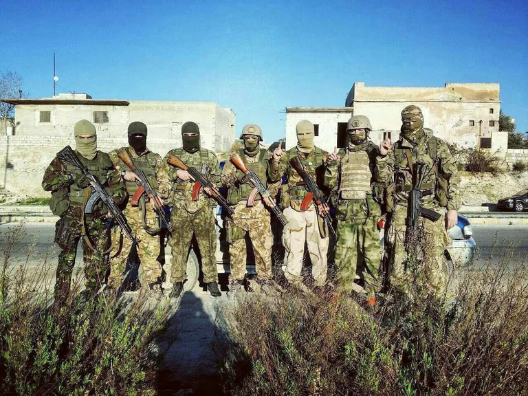 “James Alban” Équipe active albanaise en Syrie de la branche d'Al-Qaïda