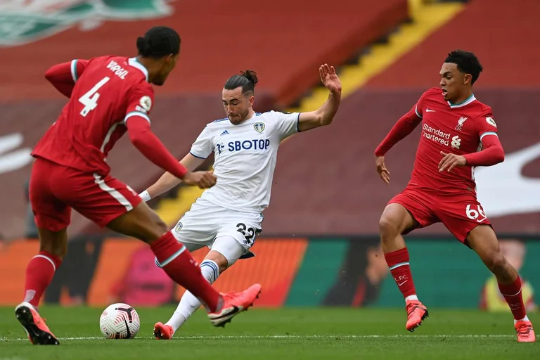 Livepool gana duro contra las Leeds de Bielsas, Salah es el héroe de los Rojos
