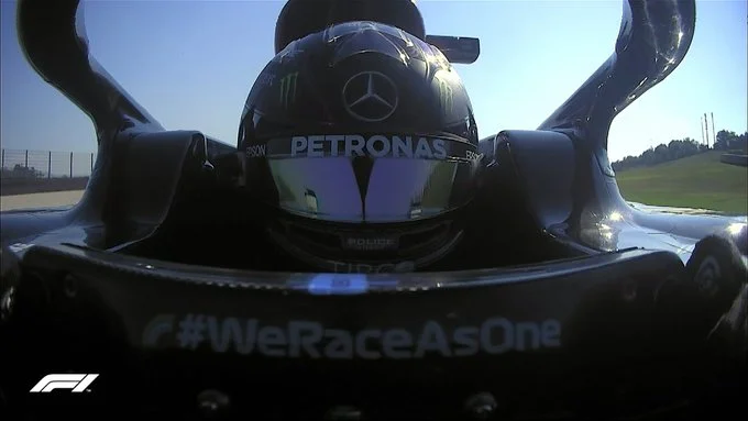 Eccezionale, Lewis Hamilton torna prima nella gara del Gran Premio di Toscan