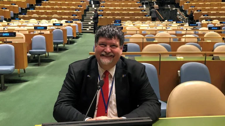 Swedish MP sagt, warum er US, Kosovo, Serbien für Nobelpreis nominiert hat