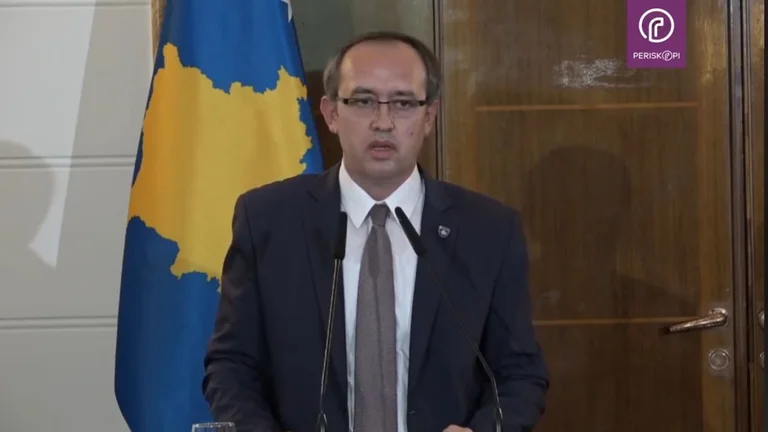 Hoti në Samitin e Parisit: Territori i Kosovës dhe Kushtetuta të paprekshme, marrëveshja finale për njohje dhe karrige në OKB