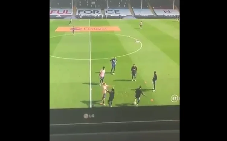 VIDEO/ Casi comenzó a golpear las dos estrellas de Arsenal durante una pelea antes del juego Fulham