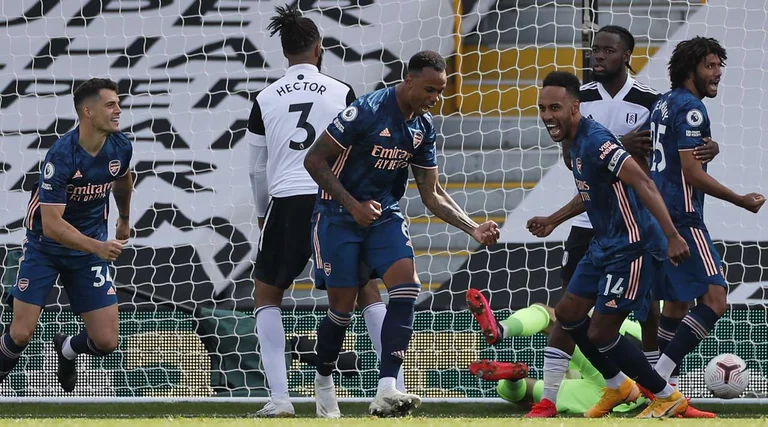 Arsenal zerquetscht Fulham und beginnt mit dem Sieg in der neuen Saison