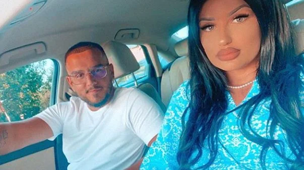 Gold AG happy with his wife, the latter gets attention on these images