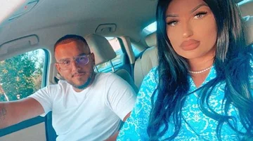 Gold AG heureux avec sa femme, ce dernier obtient l'attention sur ces images