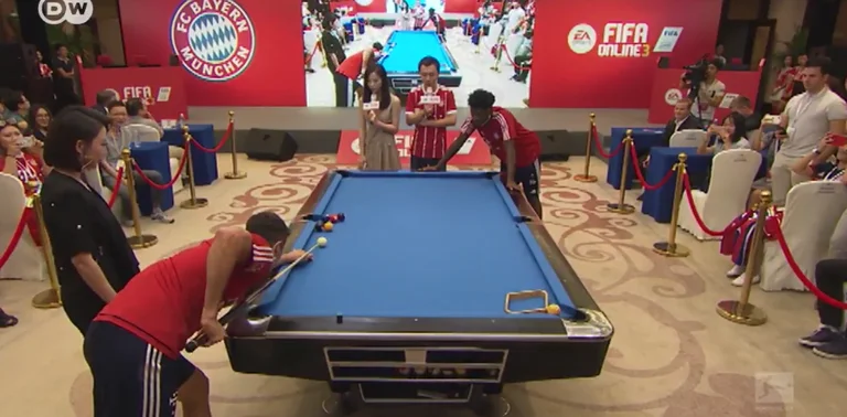 LeWandowski logró completar un golpe al billar, simplemente extraordinario