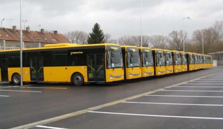 Tráfico urbano: No permitimos más de 25 personas en un autobús.