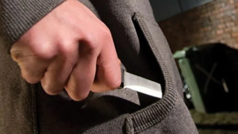 Er stahnte seine Frau 11 mal, suspendierte Lehrer aus Mitrovica